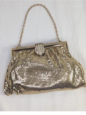 Vintage 1950s Whiting & Davis Gold Mesh Wristlet Bag Rhinestone Kiss Clasp
